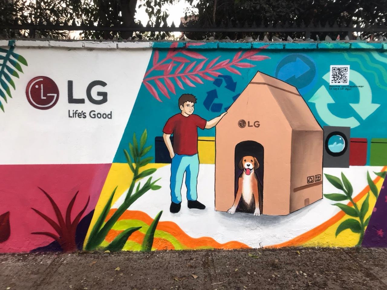 LG Electronics junto a Planta inauguran mural sustentable que absorbe el CO2 del ambiente