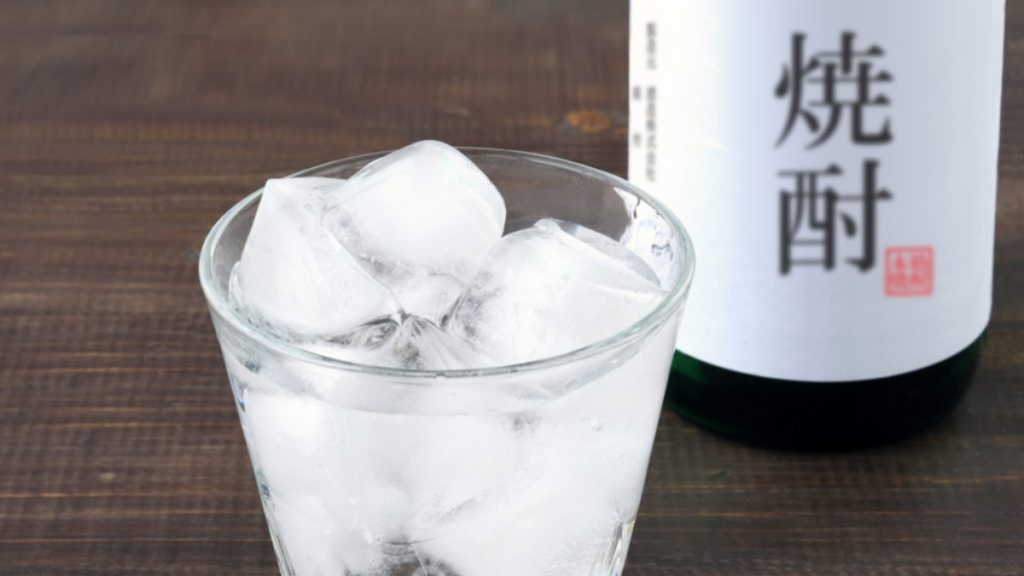 El bar japonés que convierte las renuncias laborales en un innovador modelo de negocio
