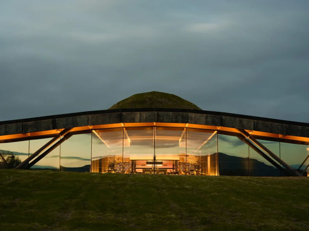 The Macallan Distillery: cuando la arquitectura también cuenta una historia.