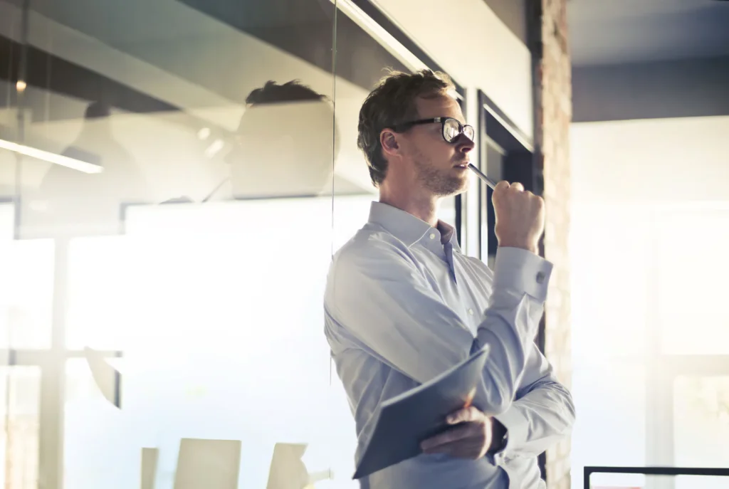 Opiniones sobran. Datos faltan: la nueva batalla del thought leadership