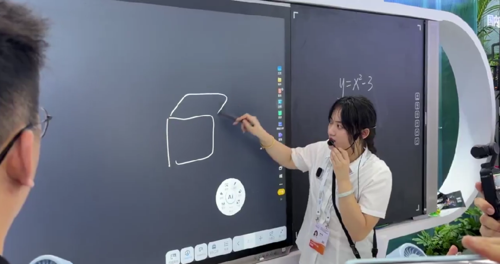 Xunfei Tongxuan: la nueva pizarra con IA para las escuelas